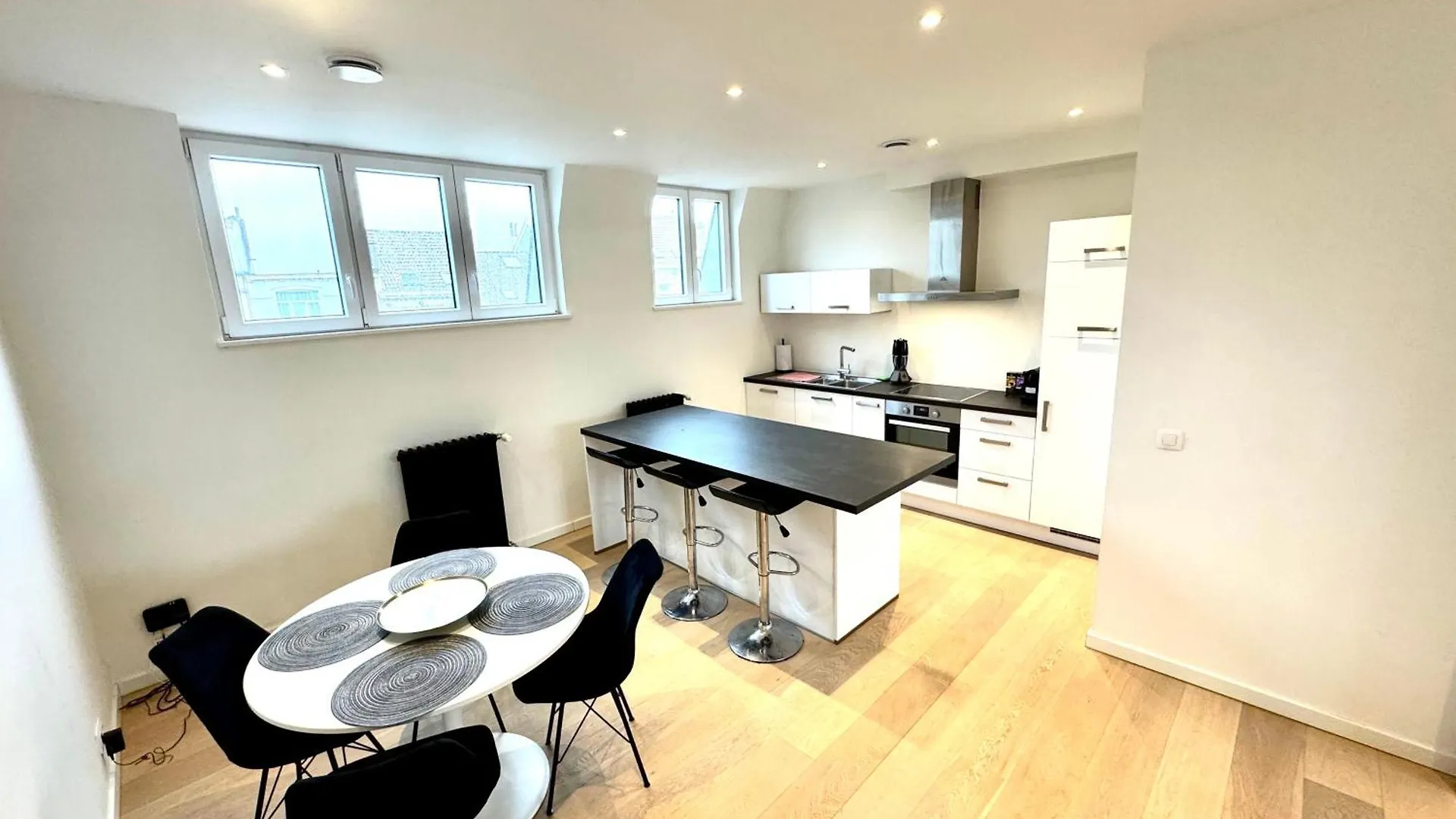 Ulb & Cambre Cosy Duplex Lägenhet Bryssel